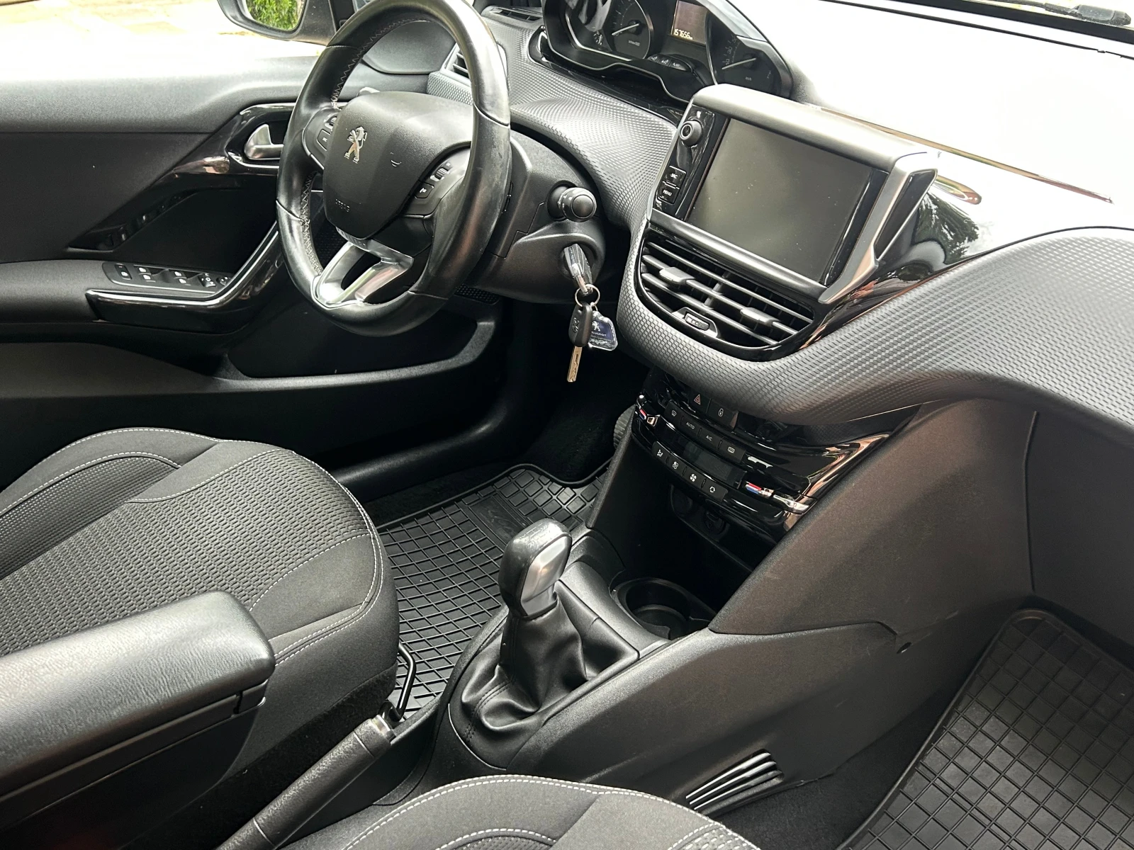 Peugeot 208 1, 6GT LINE BLUE HDI, снимка 12 - Автомобили и джипове - 54642211