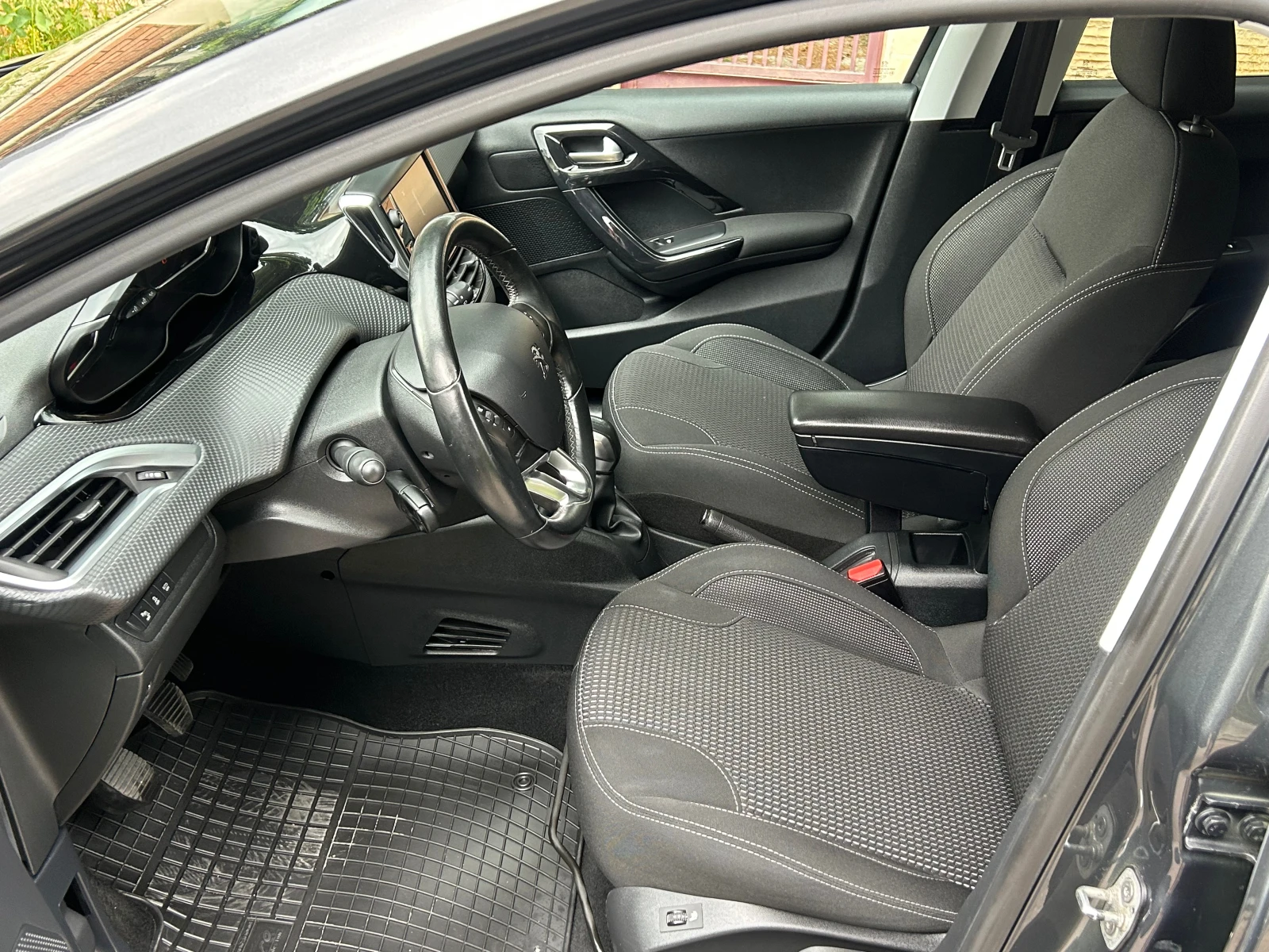 Peugeot 208 1, 6GT LINE BLUE HDI, снимка 9 - Автомобили и джипове - 54642211