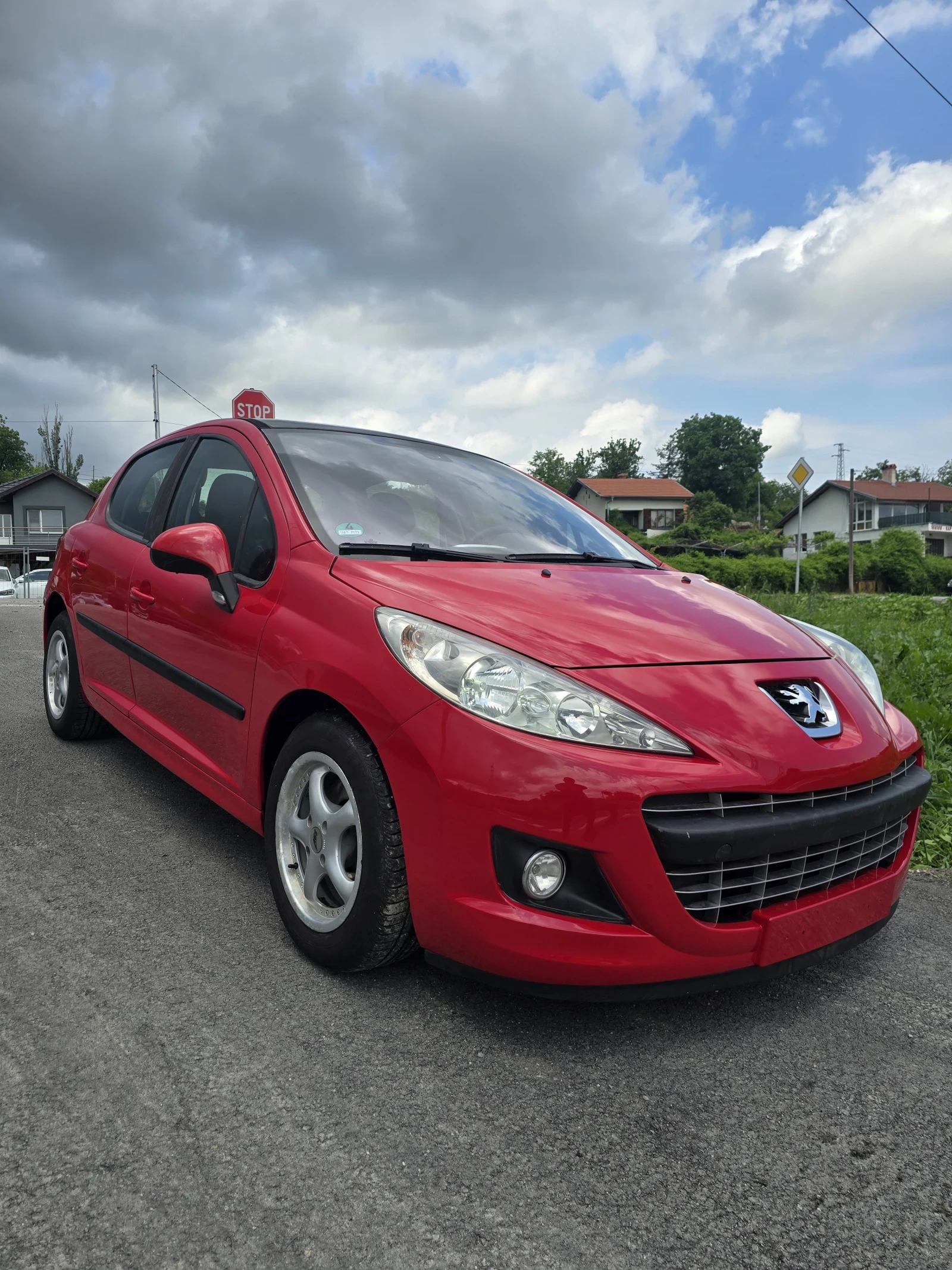 Peugeot 207 бензин, снимка 2 - Автомобили и джипове - 54791009