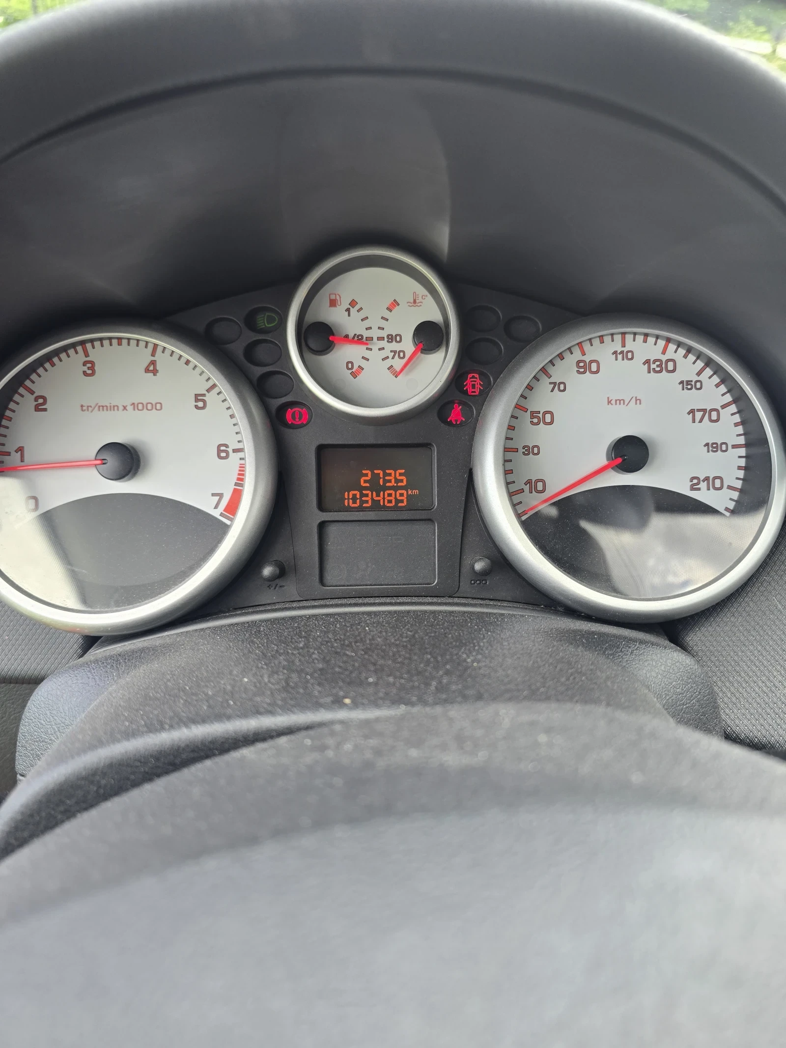 Peugeot 207 бензин, снимка 9 - Автомобили и джипове - 54791009