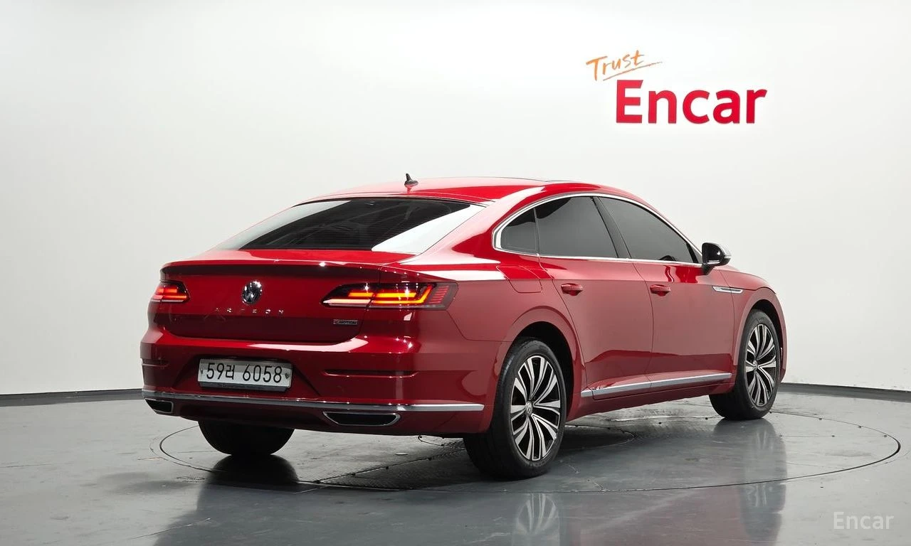 VW Arteon 2.0 TDI R-Line* DISTRONIC* HEAD-UP* DYNAUDIO* , снимка 3 - Автомобили и джипове - 54882015