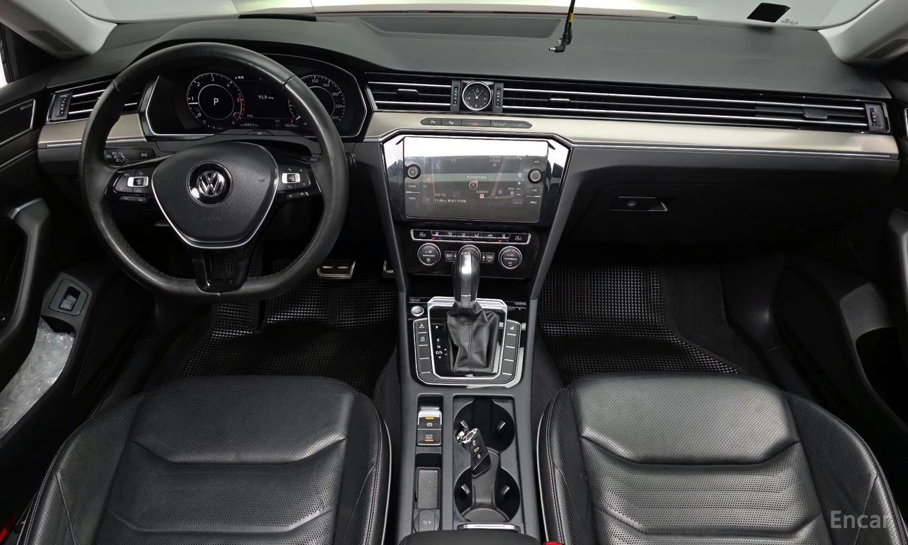 VW Arteon 2.0 TDI R-Line* DISTRONIC* HEAD-UP* DYNAUDIO* , снимка 8 - Автомобили и джипове - 54882015