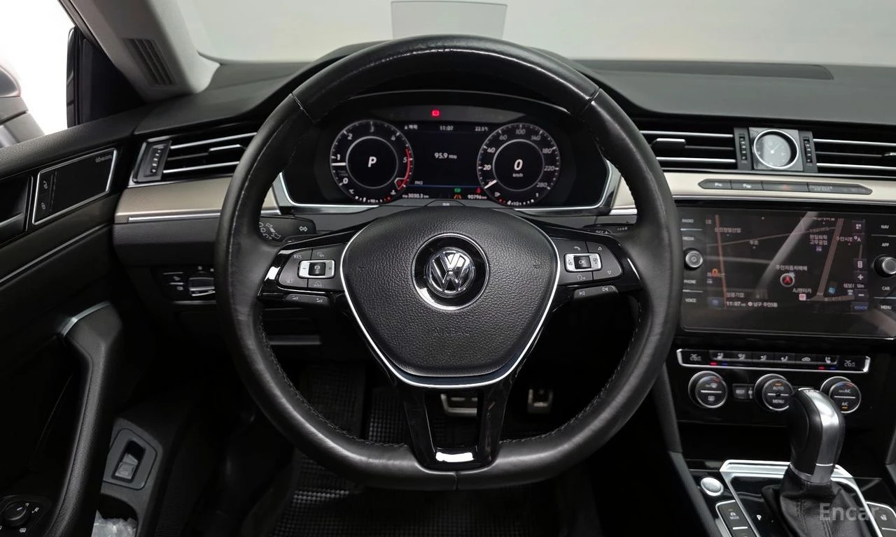 VW Arteon 2.0 TDI R-Line* DISTRONIC* HEAD-UP* DYNAUDIO* , снимка 9 - Автомобили и джипове - 54882015