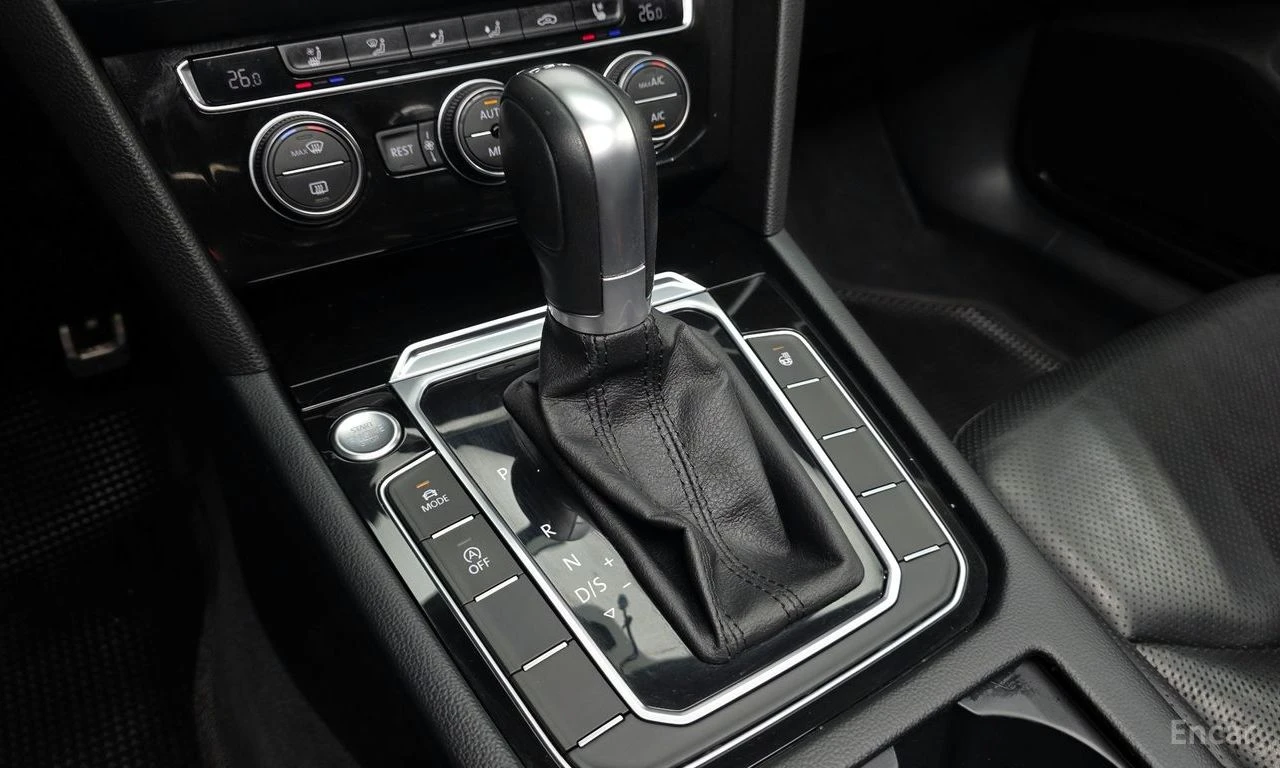 VW Arteon 2.0 TDI R-Line* DISTRONIC* HEAD-UP* DYNAUDIO* , снимка 15 - Автомобили и джипове - 54882015