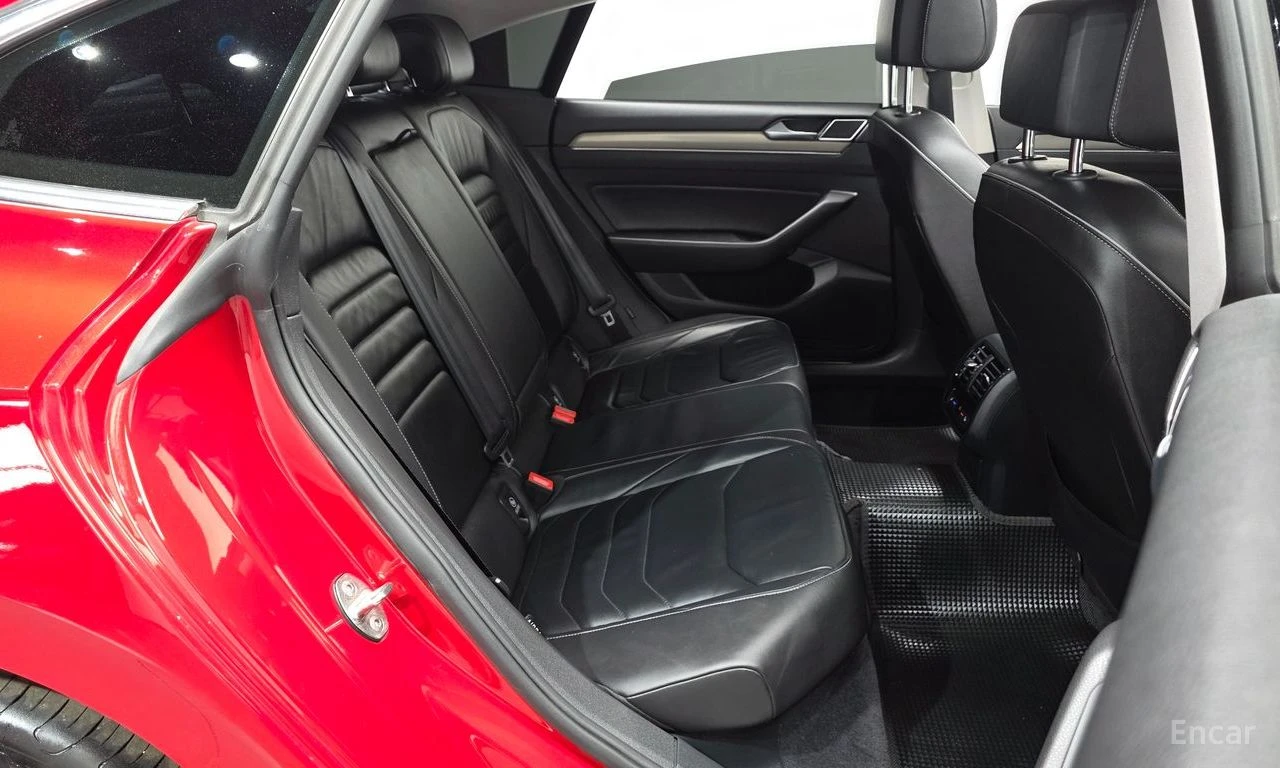 VW Arteon 2.0 TDI R-Line* DISTRONIC* HEAD-UP* DYNAUDIO* , снимка 16 - Автомобили и джипове - 54882015