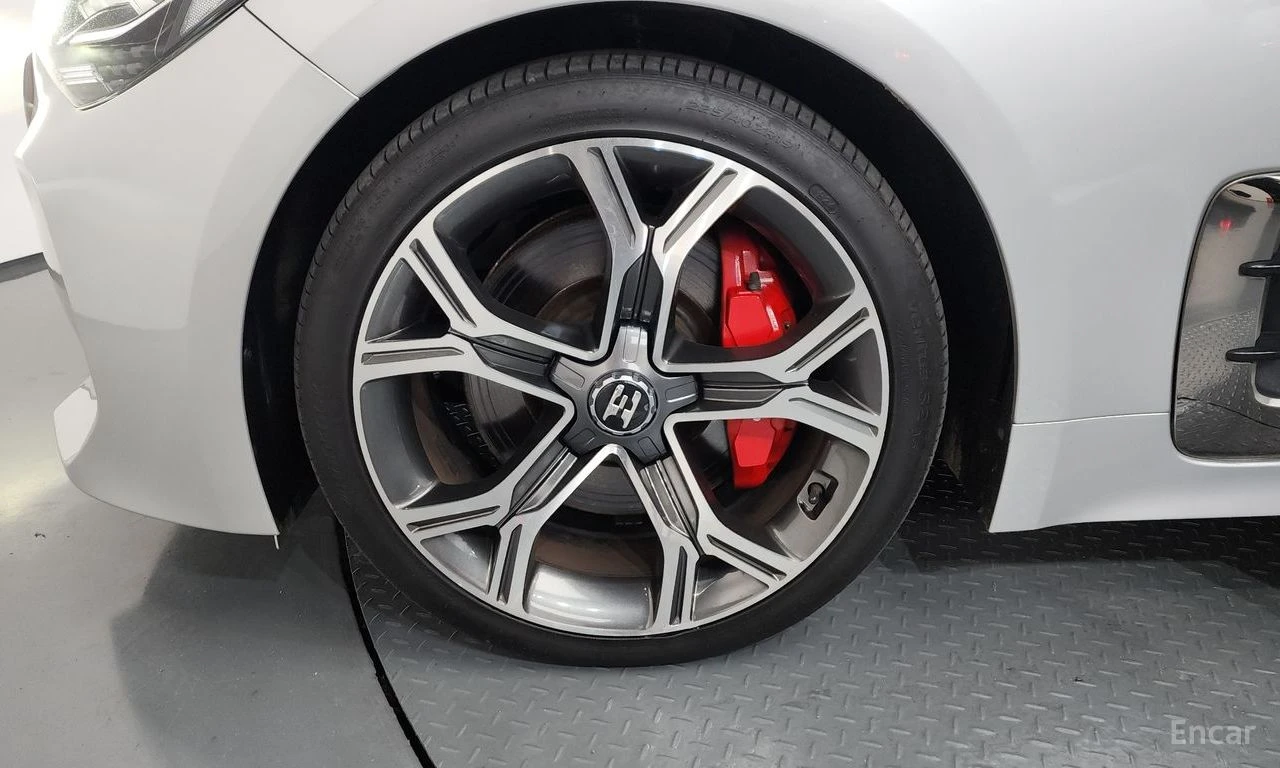 Kia Stinger 3.3 Turbo GT AWD* HARMAN KARDON* HEAD-UP* 360 CAM*, снимка 5 - Автомобили и джипове - 54913496