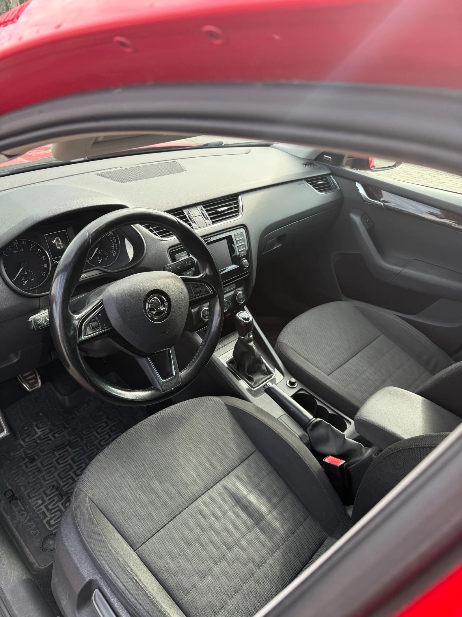 Skoda Octavia 1.6 TDI, снимка 14 - Автомобили и джипове - 55136772