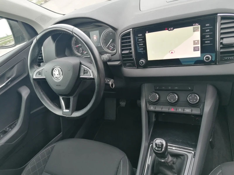 Skoda Karoq 2.0 TDI 4X4 , снимка 10 - Автомобили и джипове - 51353110