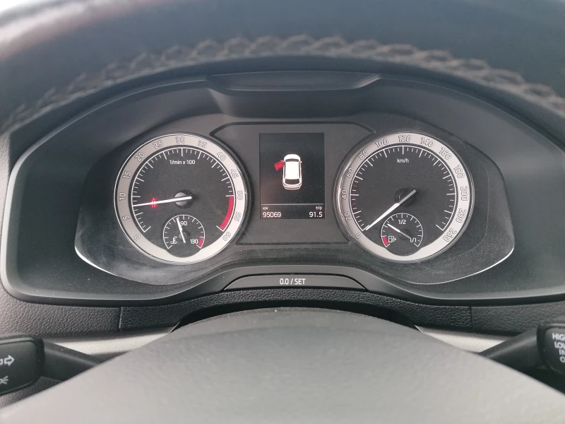 Skoda Karoq 2.0 TDI 4X4 , снимка 9 - Автомобили и джипове - 51353110