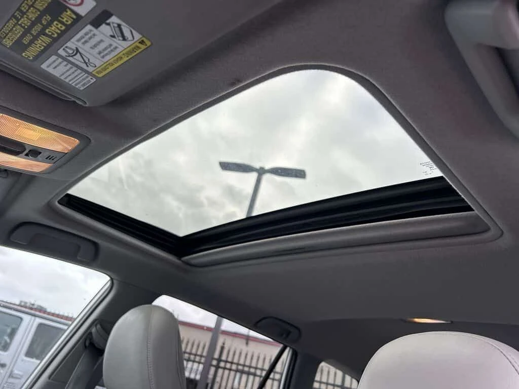 Toyota Rav4 * LIMITED AWD | ONLY 71, 000KMS | HTD LEATHER | SU - изображение 3