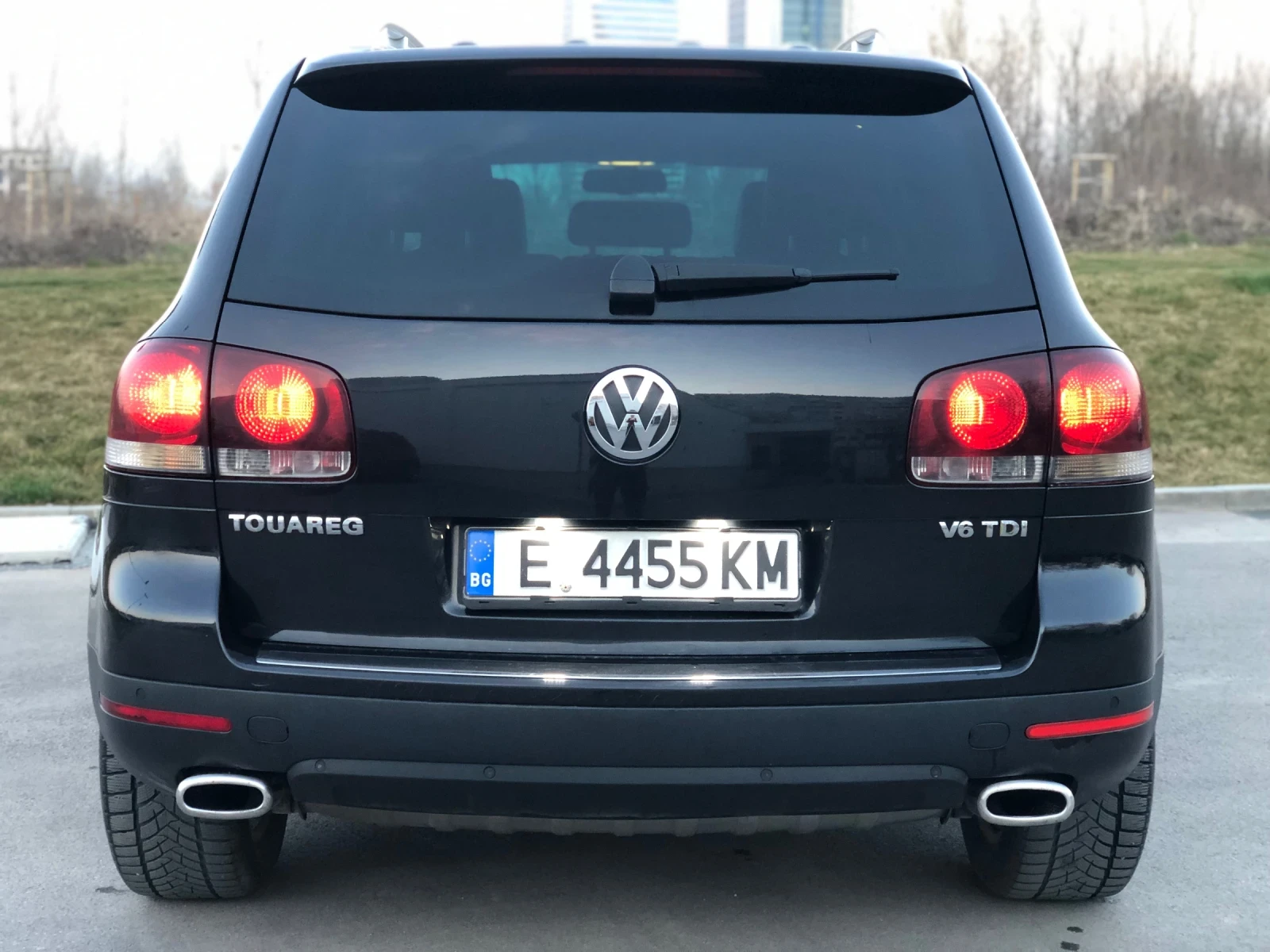 VW Touareg 3.0 V6 Подгреви на седалки-Волан-Предно стъкло!!!, снимка 5 - Автомобили и джипове - 53749073