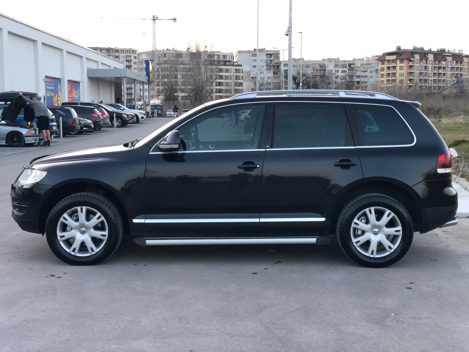 VW Touareg 3.0 V6 Подгреви на седалки-Волан-Предно стъкло!!!, снимка 3 - Автомобили и джипове - 53749073
