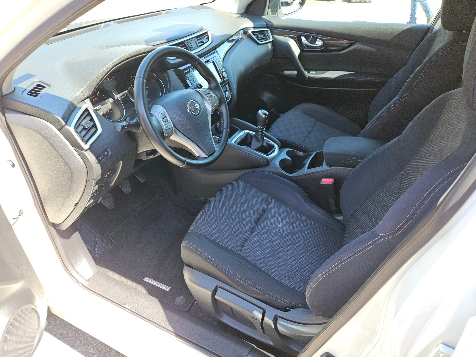 Nissan Qashqai 1.5DCI/110k.c/6ск/КАМЕРА/LED/NAVI/БЛУТУТ/LED/EU 5 , снимка 9 - Автомобили и джипове - 54666869