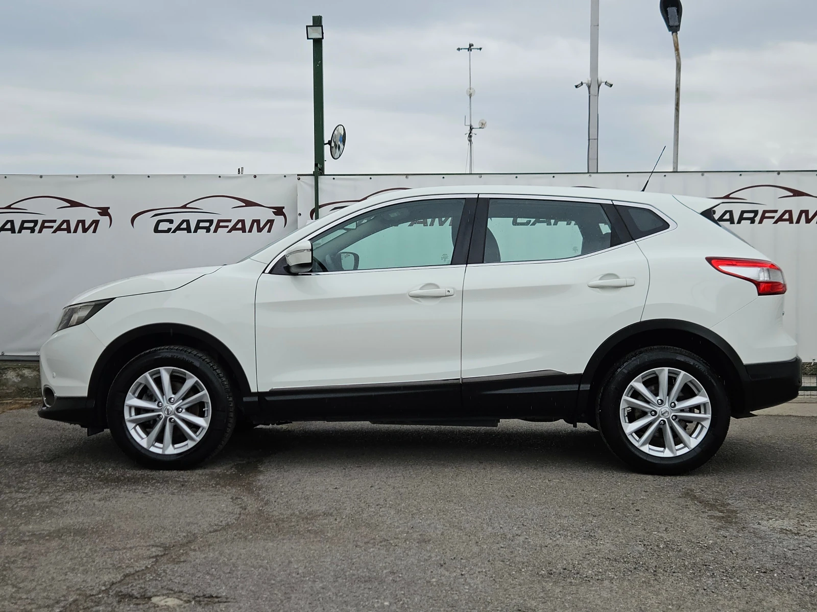 Nissan Qashqai 1.5DCI/110k.c/6ск/КАМЕРА/LED/NAVI/БЛУТУТ/LED/EU 5 , снимка 6 - Автомобили и джипове - 54666869