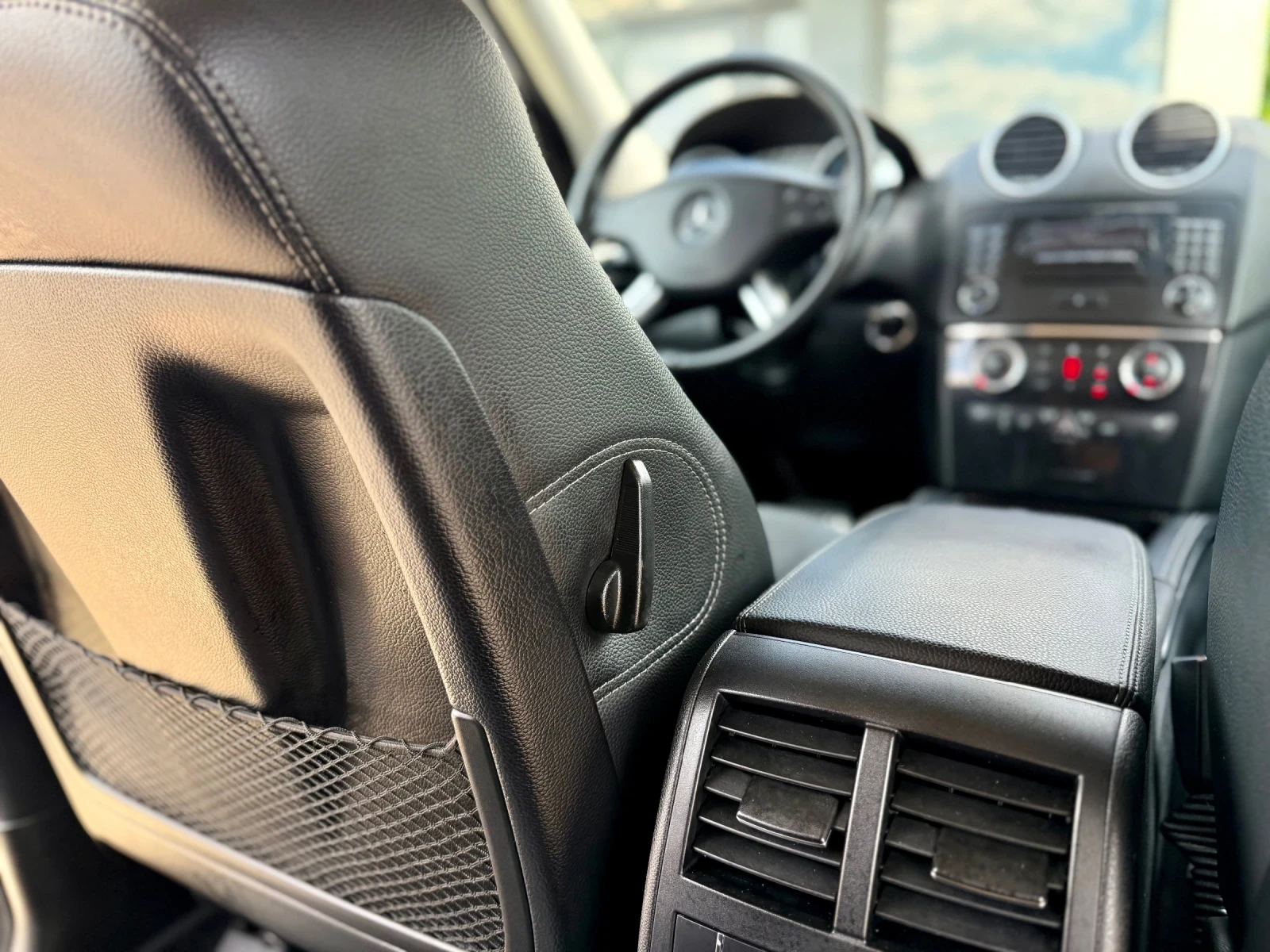 Mercedes-Benz ML 320 SPORT / AIRMATIC / ПОДГРЕВ / КЛИМАТРОНИК , снимка 10 - Автомобили и джипове - 54688604