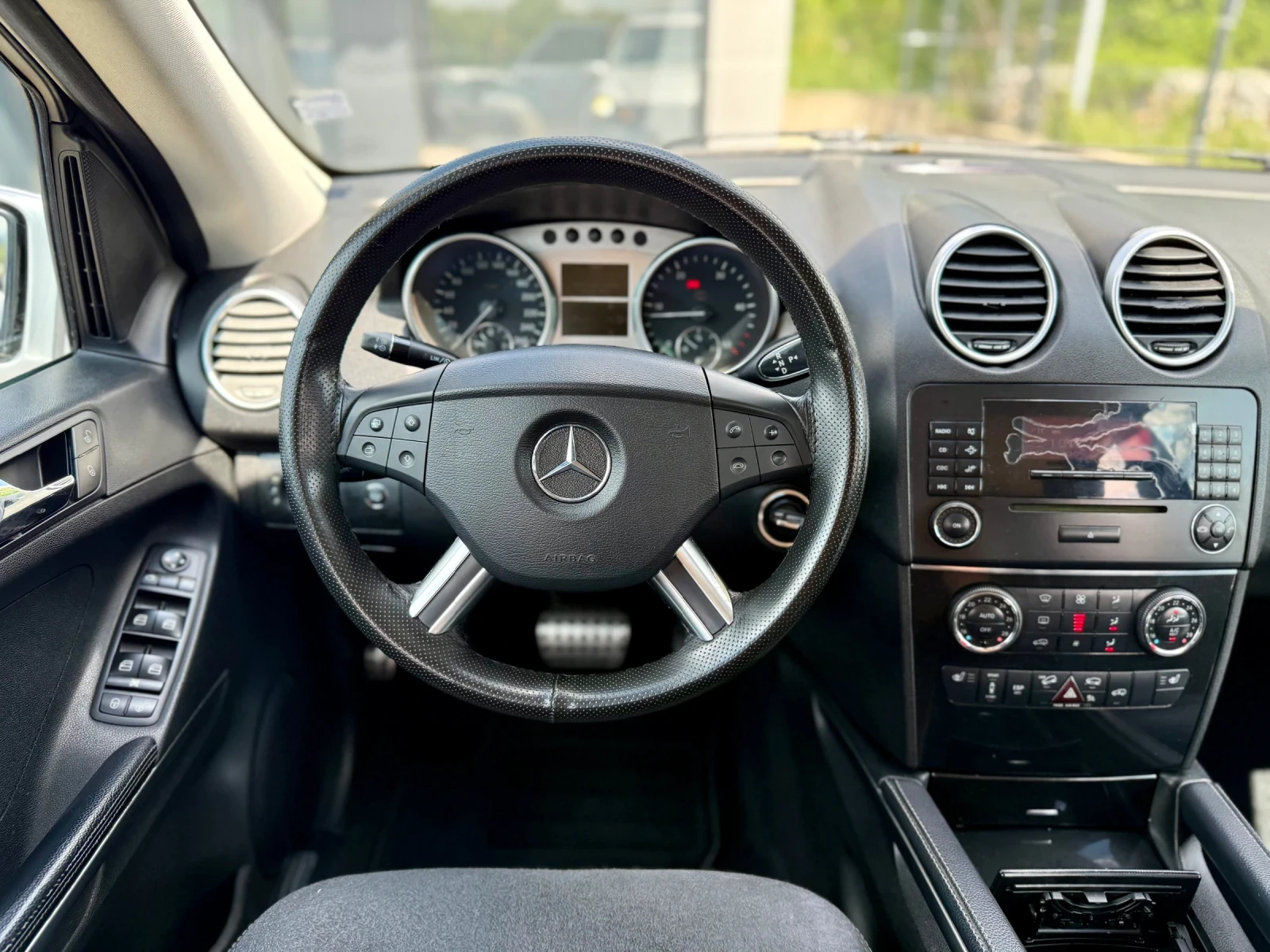 Mercedes-Benz ML 320 SPORT / AIRMATIC / ПОДГРЕВ / КЛИМАТРОНИК , снимка 9 - Автомобили и джипове - 54688604