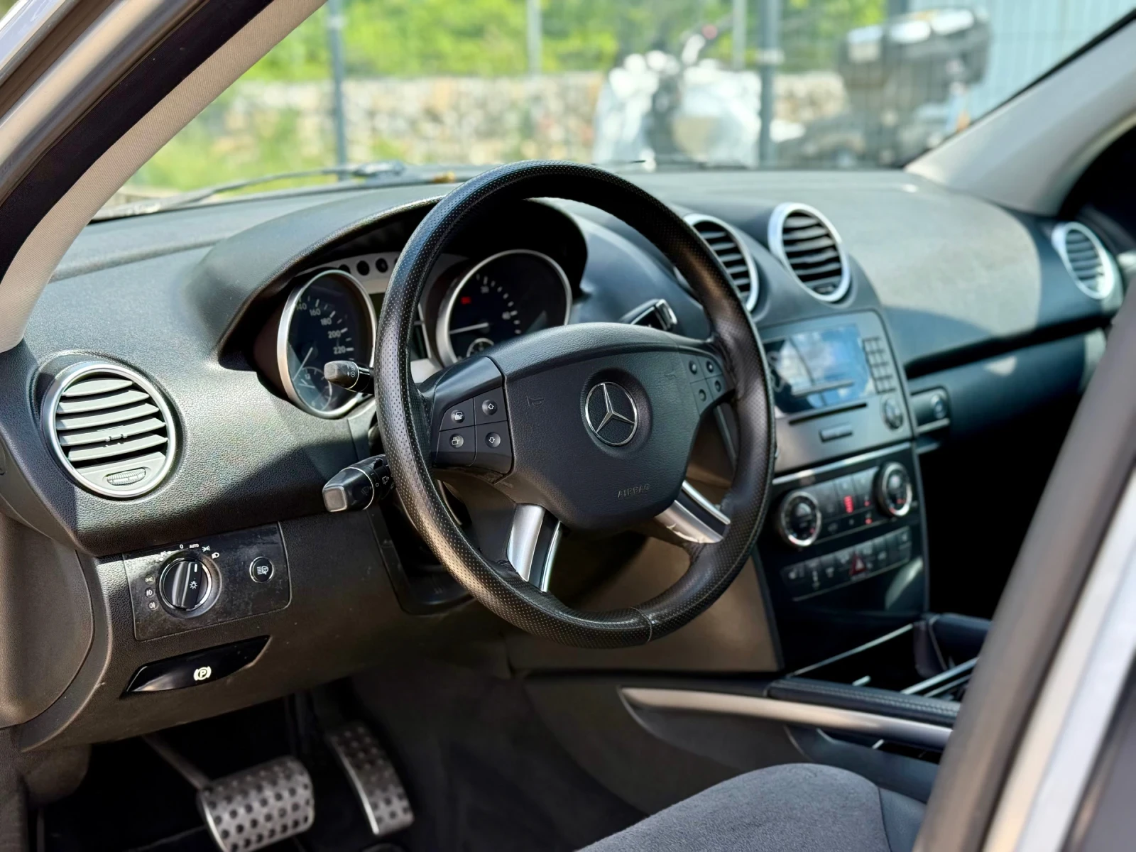 Mercedes-Benz ML 320 SPORT / AIRMATIC / ПОДГРЕВ / КЛИМАТРОНИК , снимка 8 - Автомобили и джипове - 54688604