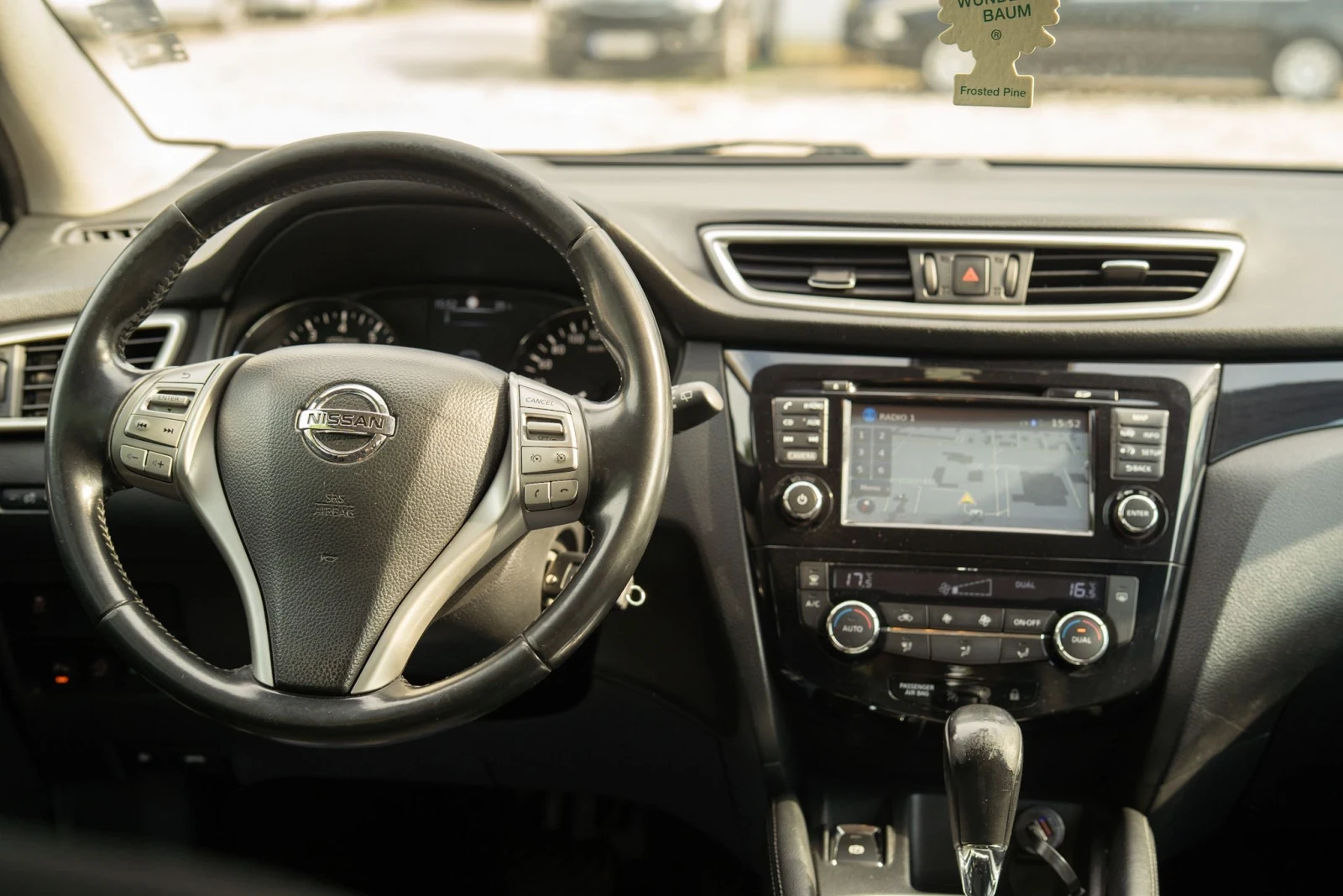 Nissan Qashqai 1.2B, снимка 8 - Автомобили и джипове - 55941289