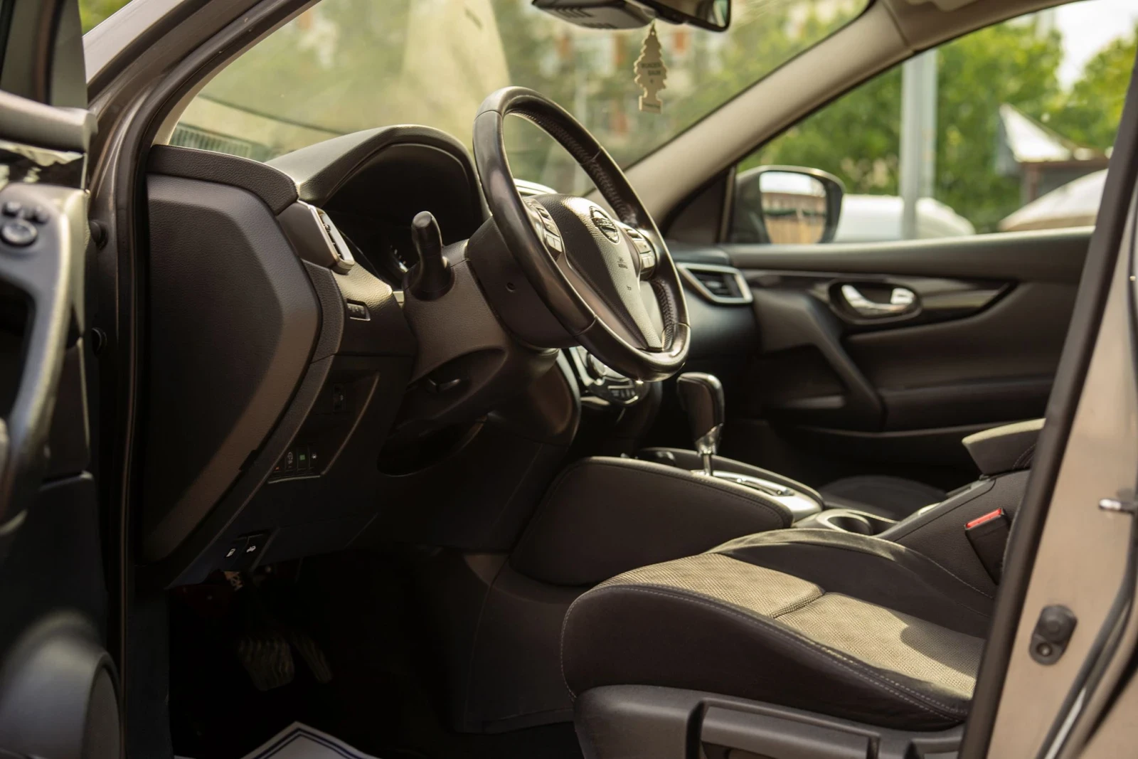 Nissan Qashqai 1.2B, снимка 7 - Автомобили и джипове - 55941289