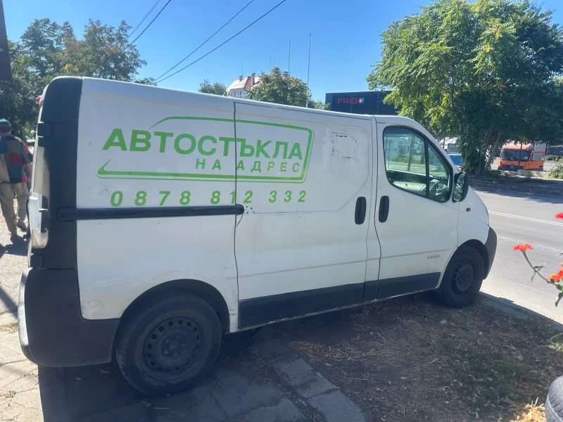 Renault Trafic 100 кс 6ск климатик, снимка 4 - Бусове и автобуси - 52109636