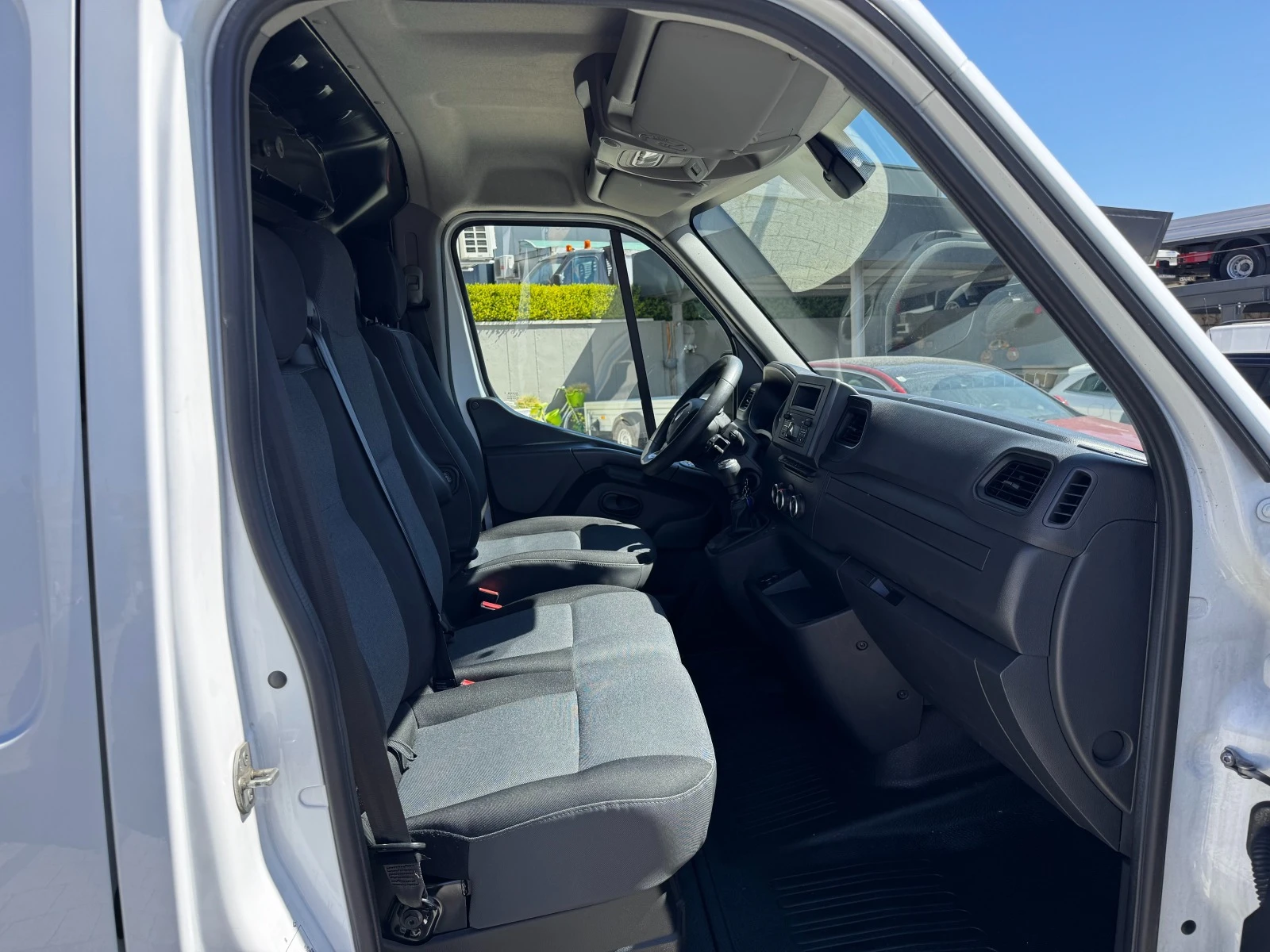 Renault Master 2.3dCI Клима Euro 6d-temp - изображение 7