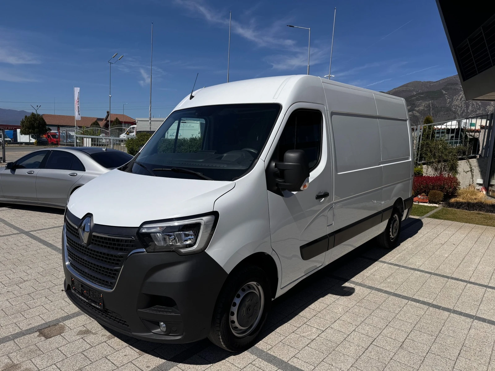 Renault Master 2.3dCI Клима Euro 6d-temp - изображение 2