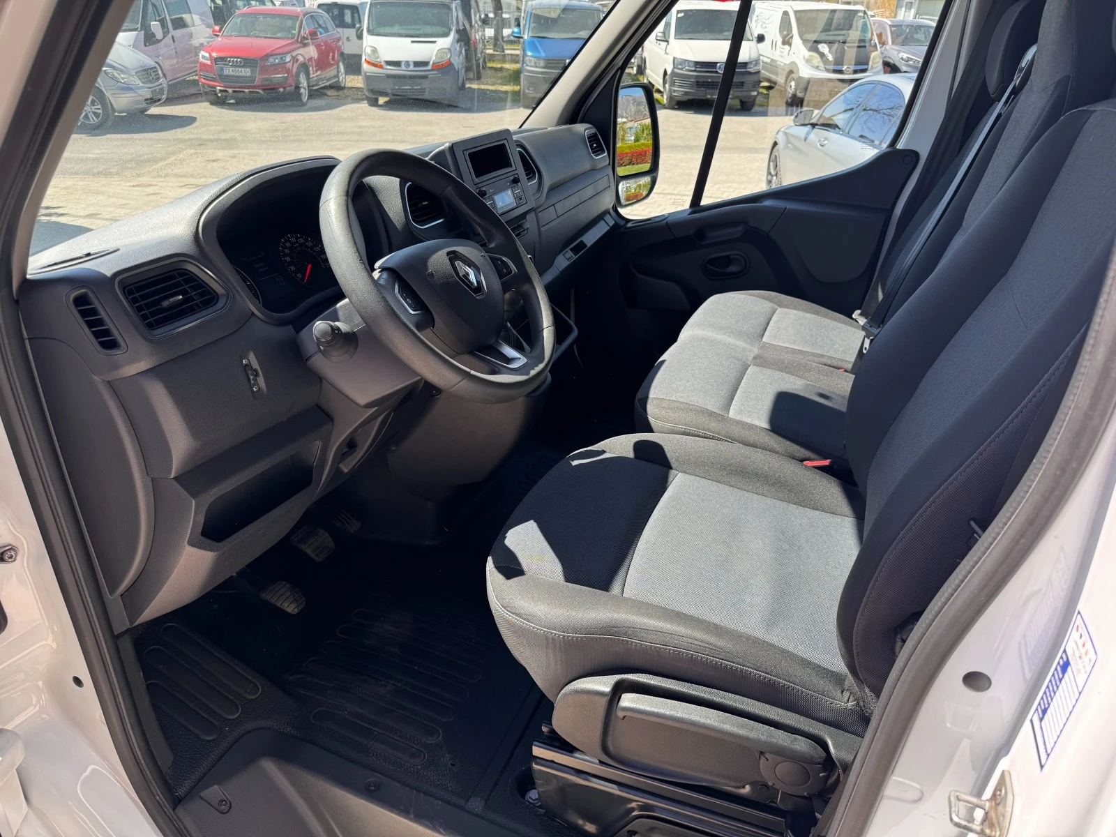 Renault Master 2.3dCI Клима Euro 6d-temp - изображение 9