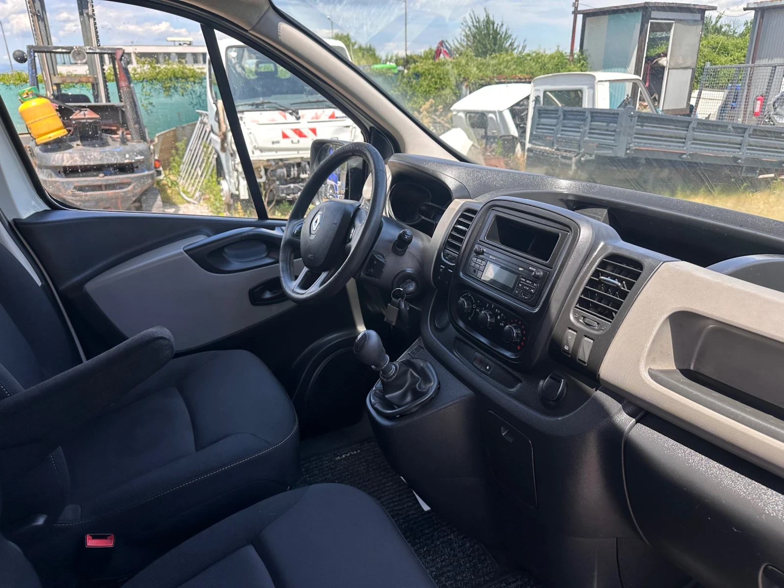 Renault Trafic, снимка 8 - Бусове и автобуси - 54944407