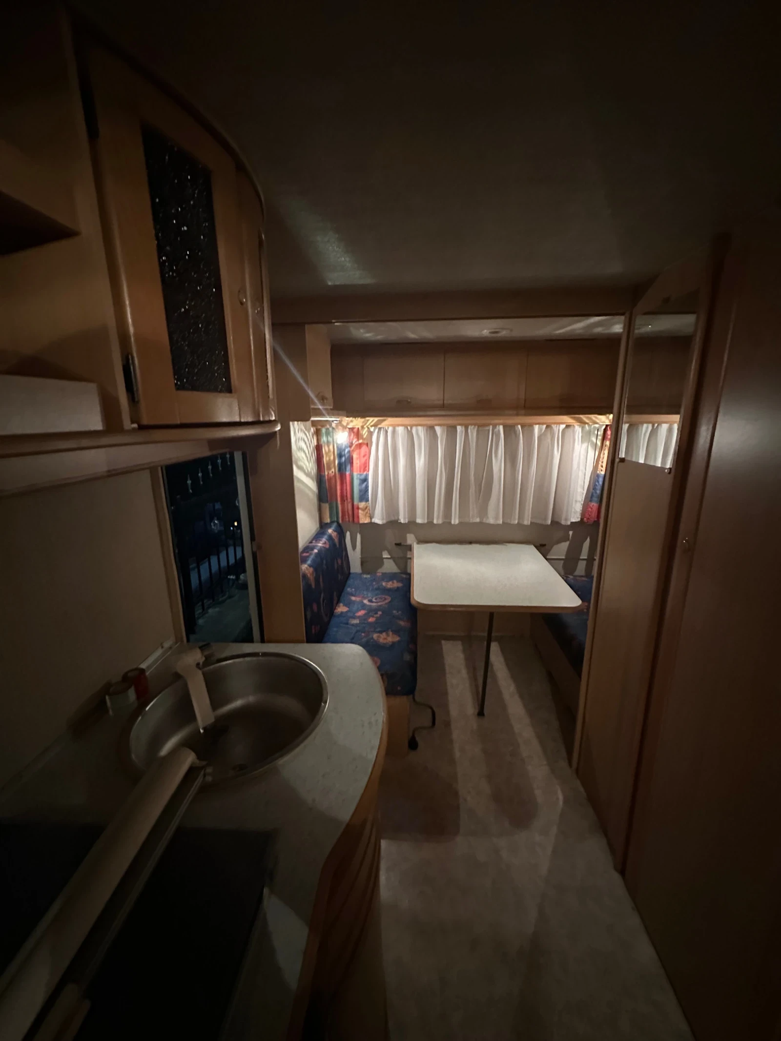Каравана Adria Unica 431, снимка 5 - Каравани и кемпери - 55874535