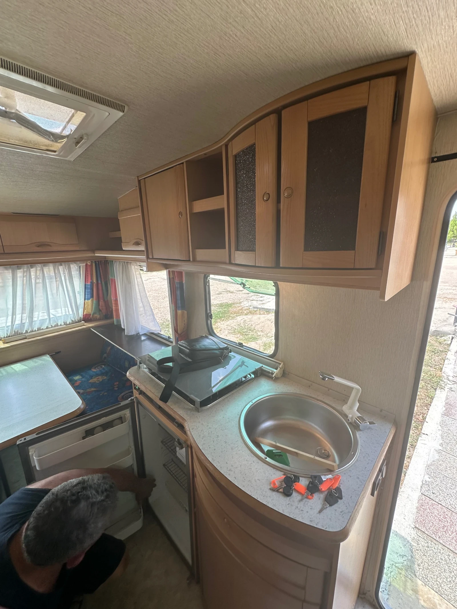 Каравана Adria Unica 431, снимка 11 - Каравани и кемпери - 55874535