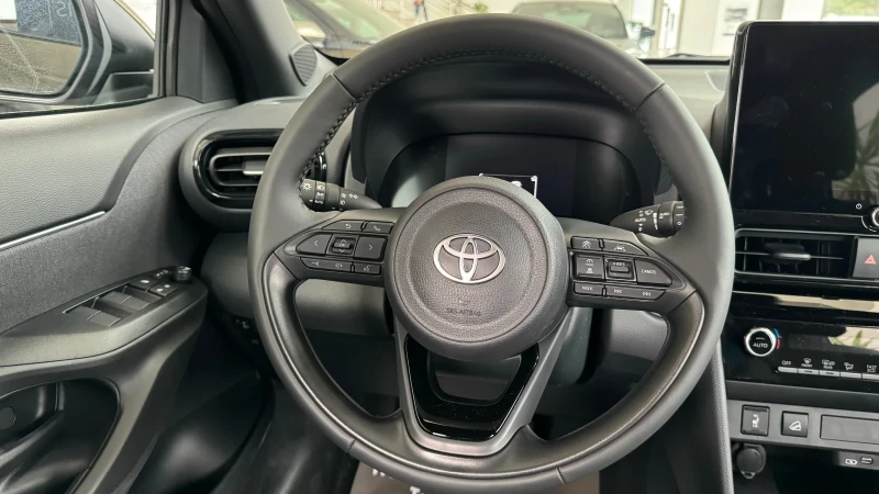 Toyota Yaris Cross Hybrid CHIC AWD, снимка 12 - Автомобили и джипове - 47192082