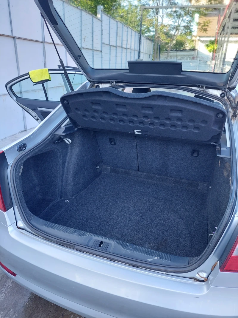 Skoda Octavia 1.6TDI, снимка 8 - Автомобили и джипове - 52404331