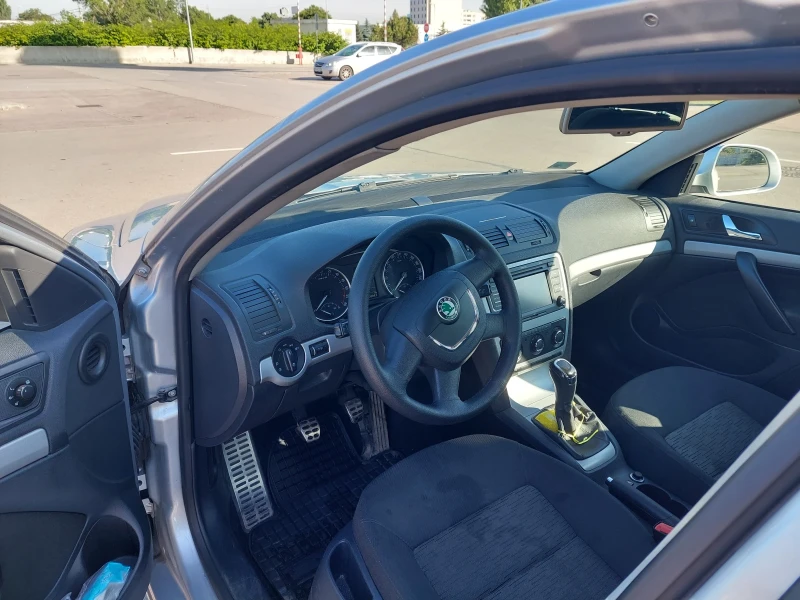 Skoda Octavia 1.6TDI, снимка 9 - Автомобили и джипове - 52404331