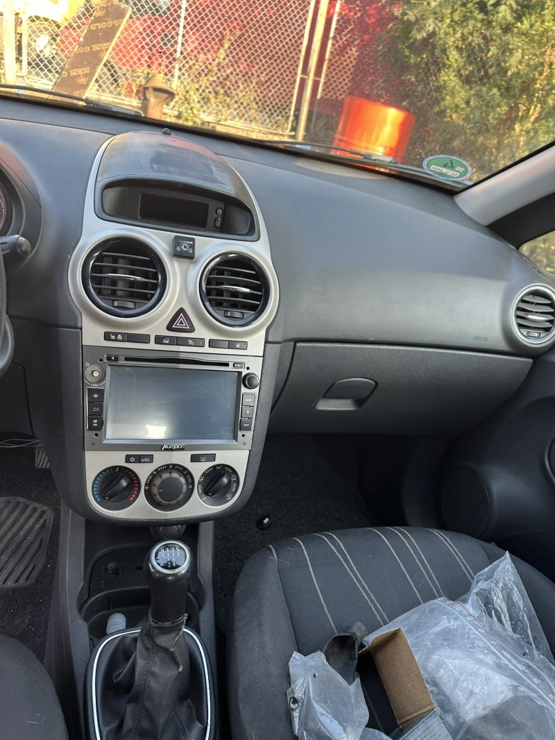 Opel Corsa 1.4 90 ГАЗ, снимка 11 - Автомобили и джипове - 52700180