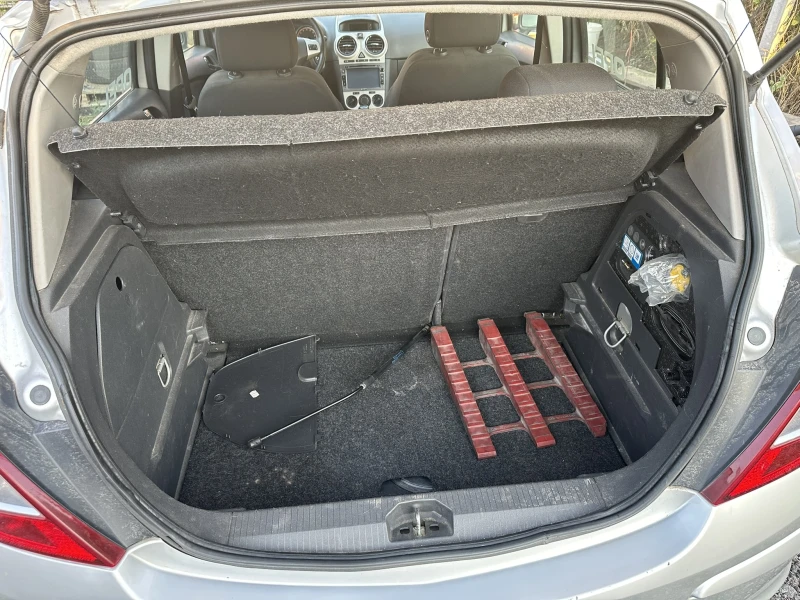 Opel Corsa 1.4 90 ГАЗ, снимка 13 - Автомобили и джипове - 52700180