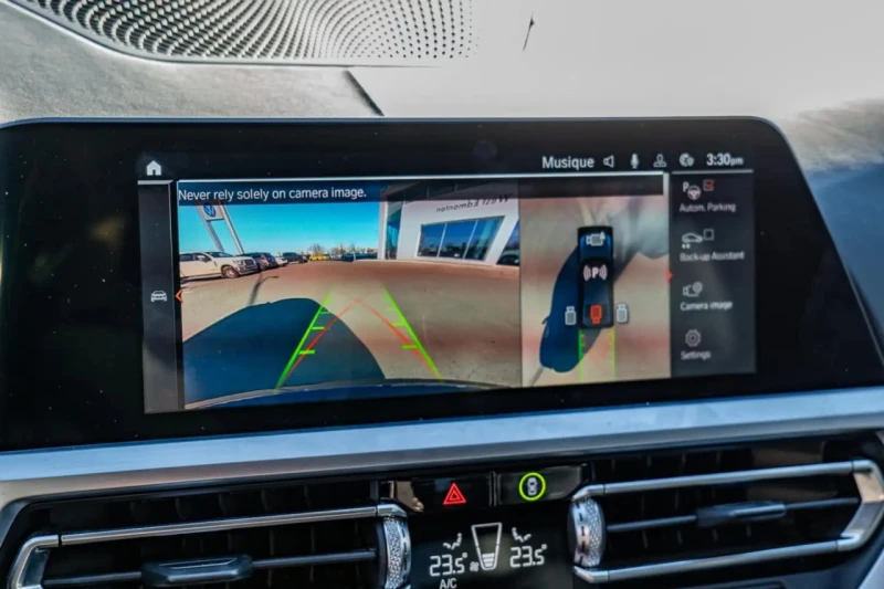 BMW 330 xDrive* M-pack* LASER* Distr* Harman/Kardon* 360* , снимка 10 - Автомобили и джипове - 52695542