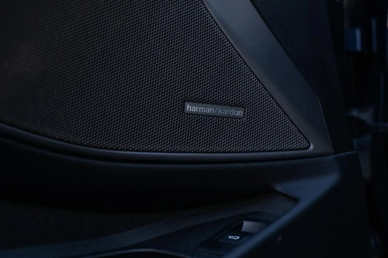 BMW 330 xDrive* M-pack* LASER* Distr* Harman/Kardon* 360* , снимка 15 - Автомобили и джипове - 52695542