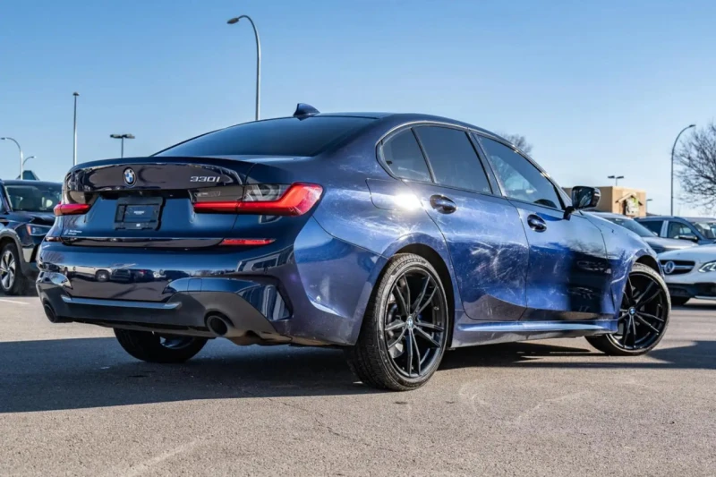 BMW 330 xDrive* M-pack* LASER* Distr* Harman/Kardon* 360* , снимка 4 - Автомобили и джипове - 52695542