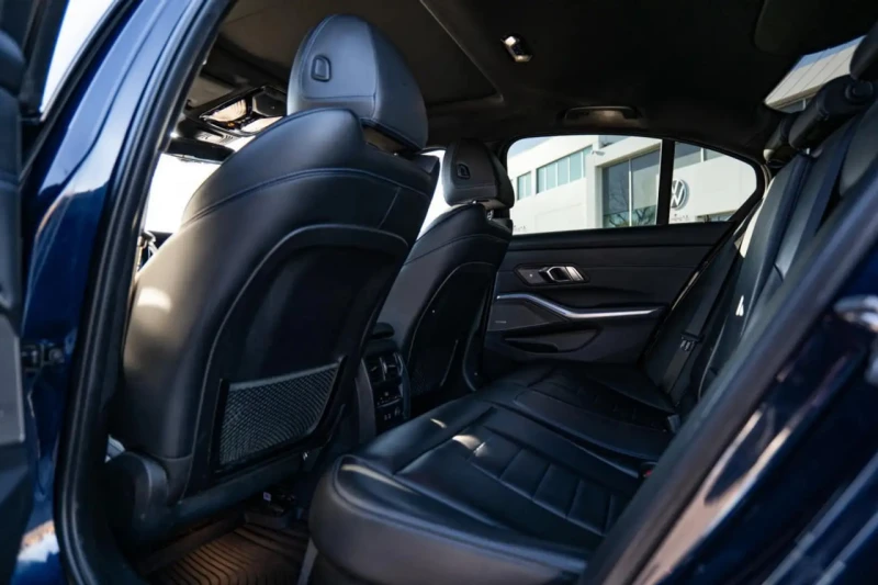 BMW 330 xDrive* M-pack* LASER* Distr* Harman/Kardon* 360* , снимка 16 - Автомобили и джипове - 52695542