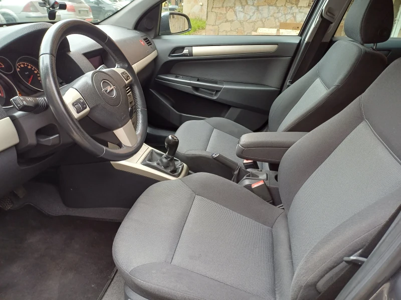 Opel Astra 1.9 CDTI, снимка 11 - Автомобили и джипове - 52865947