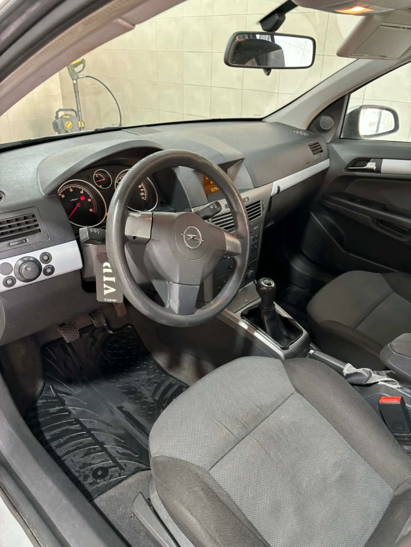 Opel Astra Обслужена!!, снимка 5 - Автомобили и джипове - 53022275