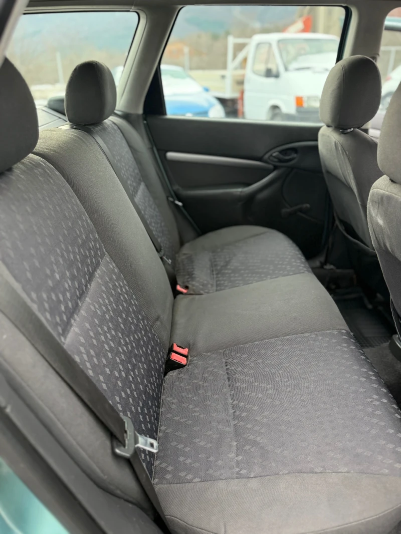 Ford Focus 1.6 Климатик Регистриран, снимка 14 - Автомобили и джипове - 53101644
