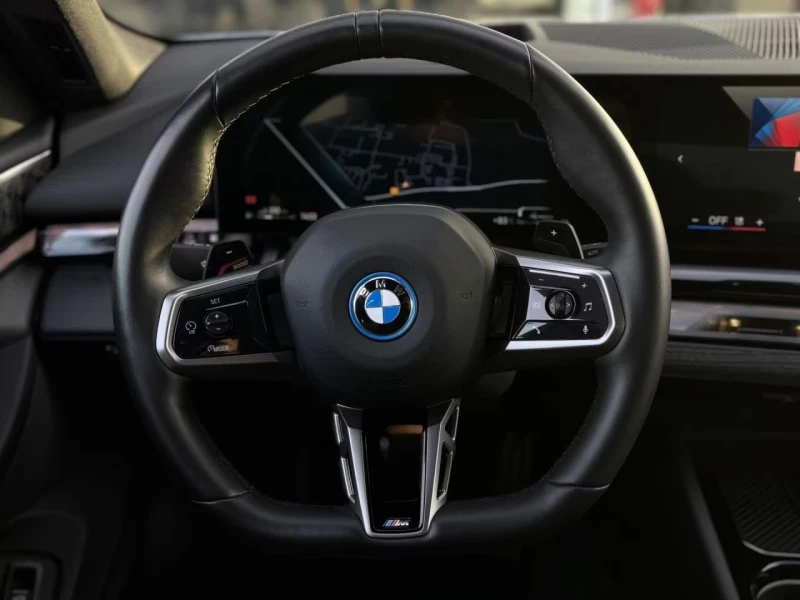 BMW 550 e/xDRIVE/489HP/MSPORT/20/MSPORT/360/B&W/HUD/916v, снимка 7 - Автомобили и джипове - 53414124