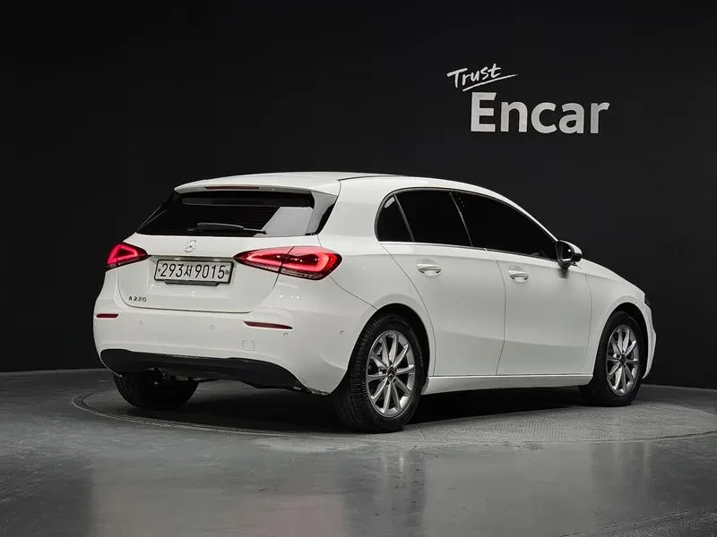 Mercedes-Benz A 200 Hatchback, снимка 2 - Автомобили и джипове - 55951602