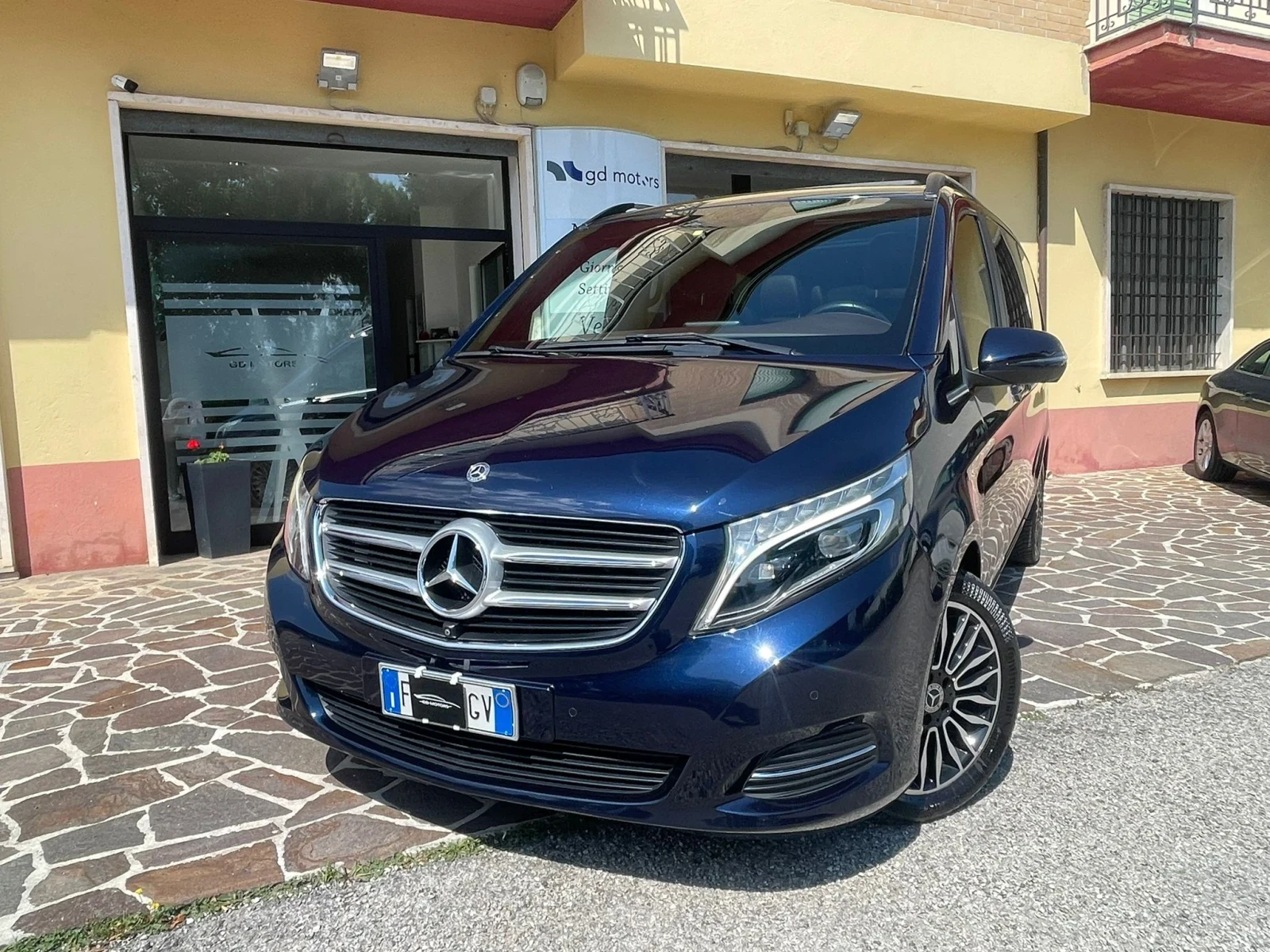 Mercedes-Benz Viano !!!ОЧАКВАН ВНОС!!!V250 ПЪРВОНАЧАЛНА ВНОСКА:31500ЛВ - изображение 2