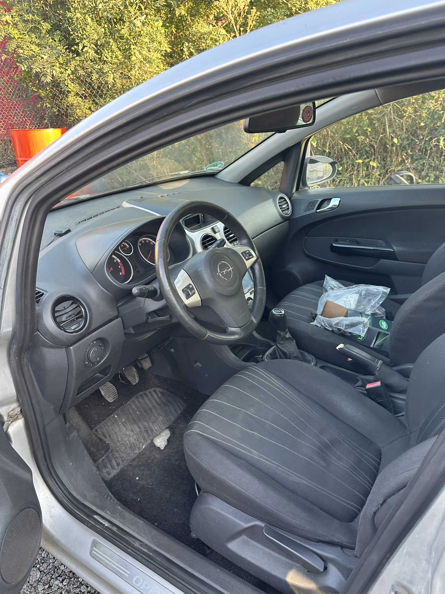 Opel Corsa 1.4 90 ГАЗ - изображение 9