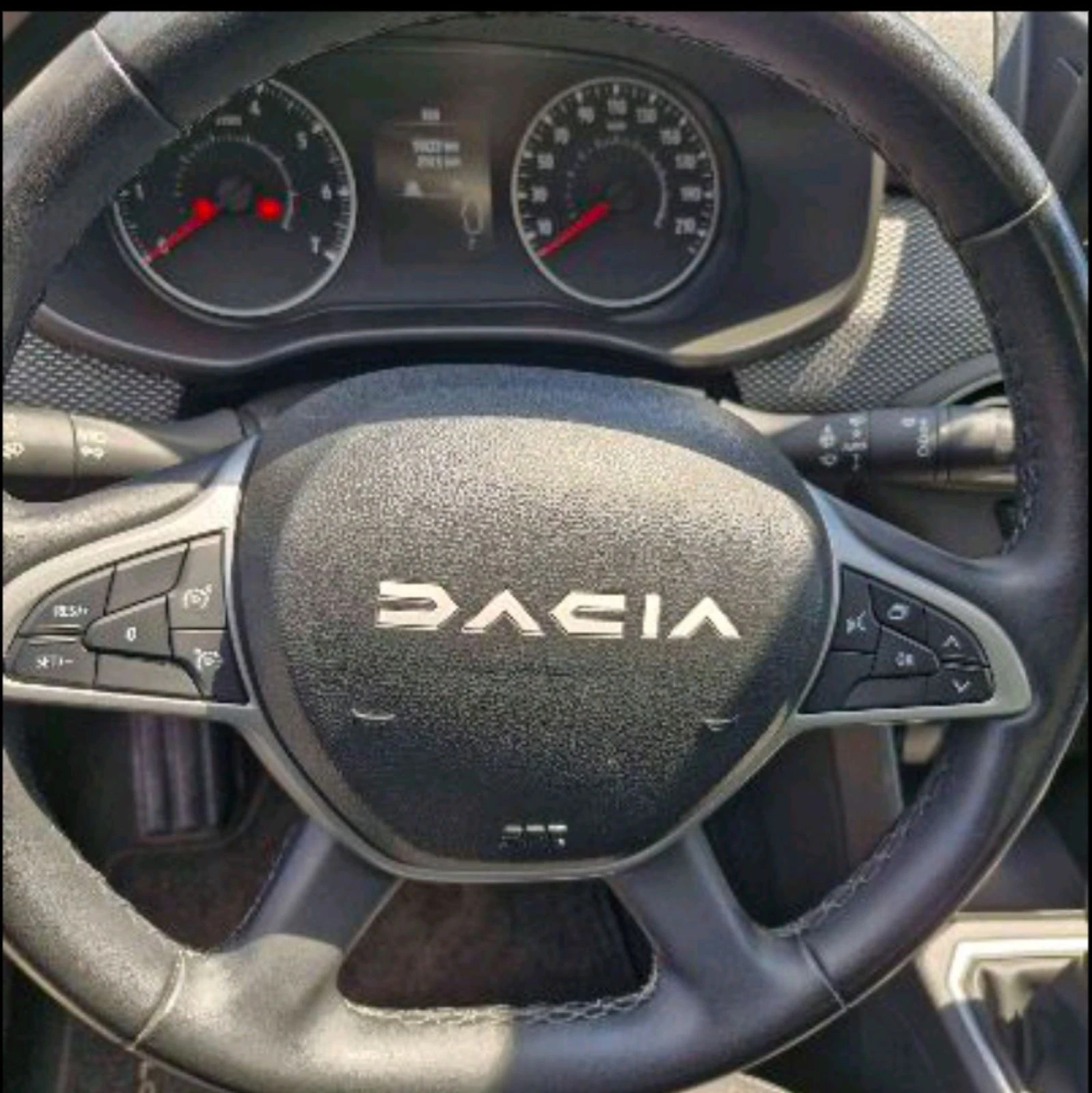 Dacia Logan  - изображение 8