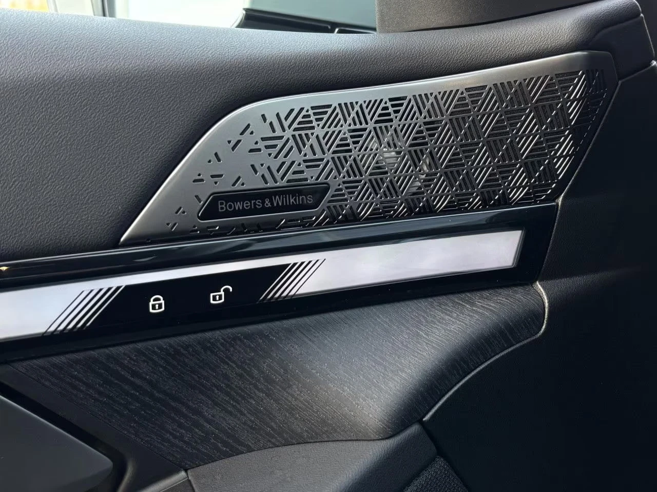 BMW 550 e/xDRIVE/489HP/MSPORT/20/MSPORT/360/B&W/HUD/916v | Mobile.bg � ����������� 14