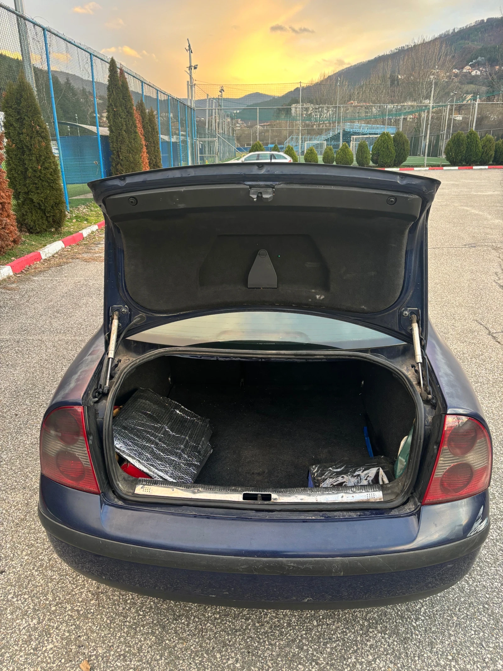 VW Passat, снимка 11 - Автомобили и джипове - 53739313