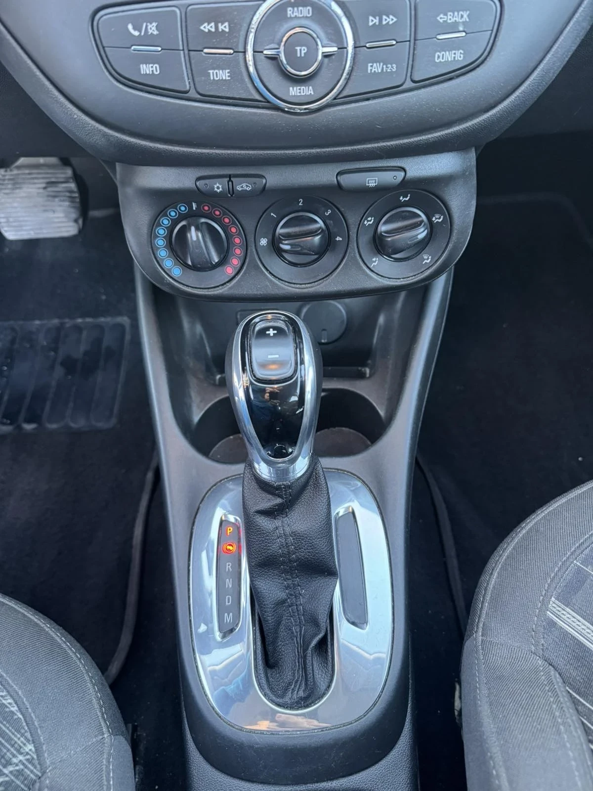 Opel Corsa 1.4i automatic Euro 6d, снимка 10 - Автомобили и джипове - 53740598
